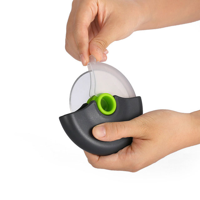 Pizza Cutter with Wheel Slicer and Plastic Protective Guard